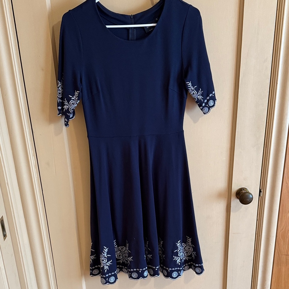 Miusol Elegant Navy Midi Dress with White Embroidery